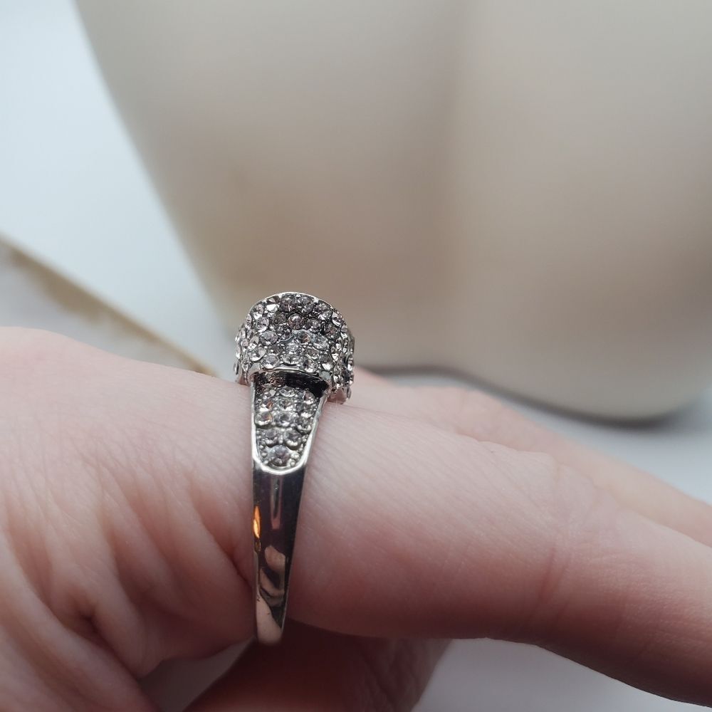 Size 8 crystal unique openwork art deco ring